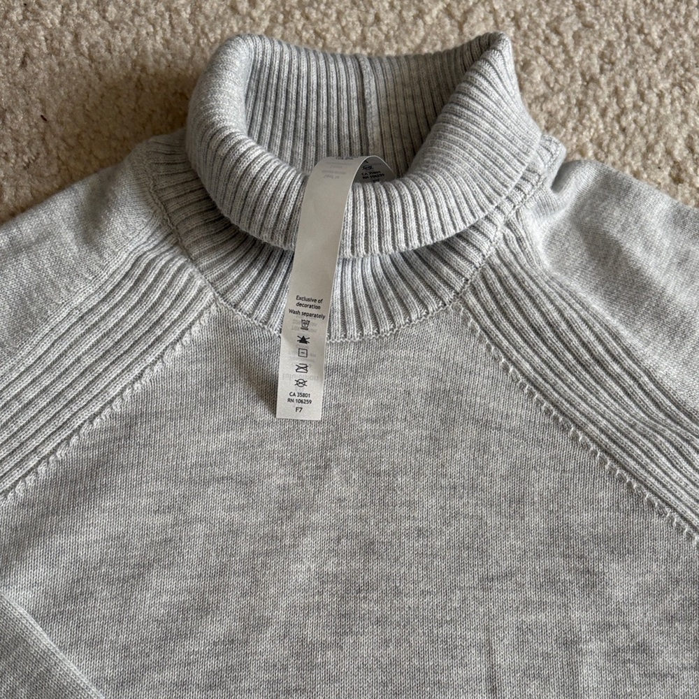 Lululemon Keep It Cozy Dress size 10 light gray